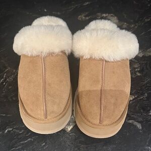 UGG Women's Diquette Slipper 
Barley worn - like new